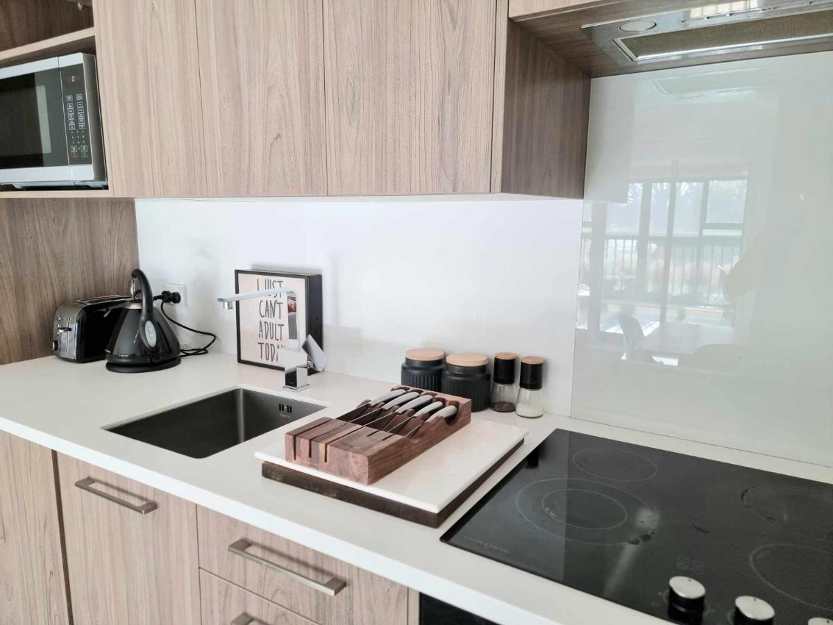 Modern 1 Bedroom Apartment Across From Hagley Park Christchurch Eksteriør billede